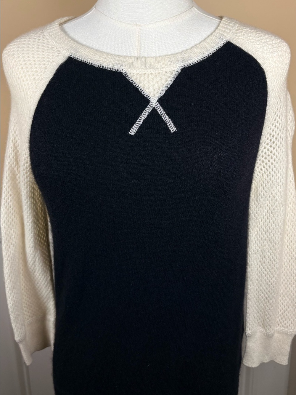 🖤 Autumn Cashmere XS 100% Cashmere Black Ivory Raglan Sweater Quiet Luxury
